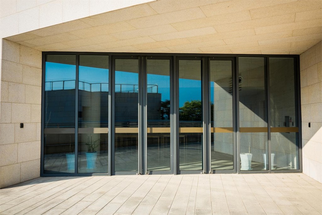 ¿Cómo saber si para mi proyecto son mejores las puertas de aluminio o de PVC?