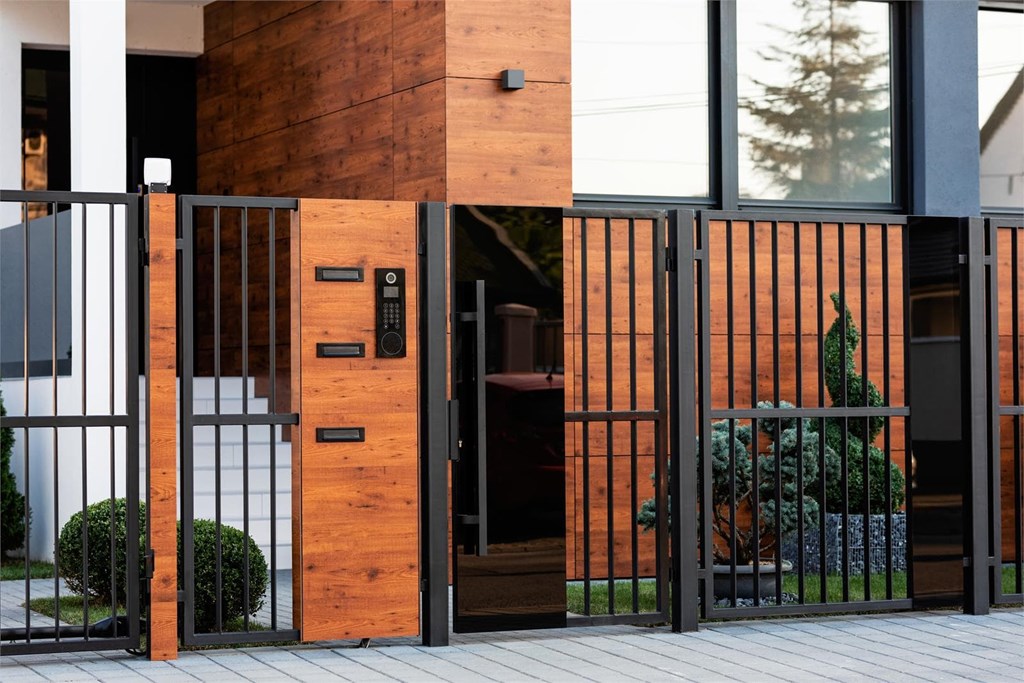 ¿Condiciona la estética de la casa el instalar puertas de hierro para la entrada?